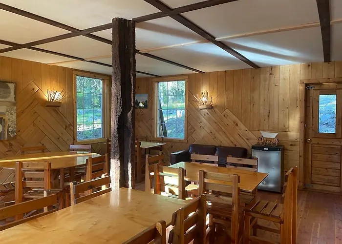 Rustic Beaverfoot Lodge Room N8