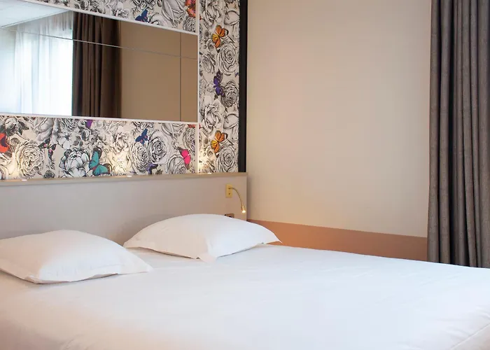 Brit Hotel Nantes La Beaujoire - L'Amandine
