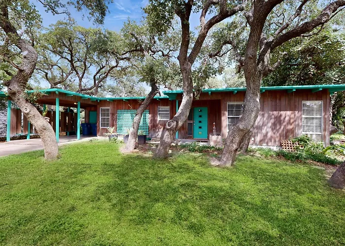 Zin Live Oak Living