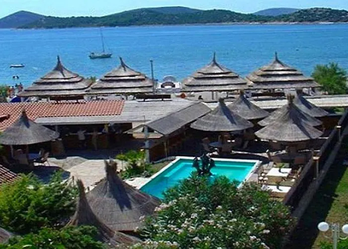 Tribunia Beach Hotel