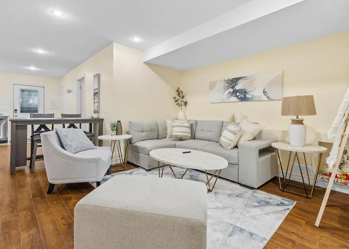 Elegant & Private Apartment - Short Walk From Downtown