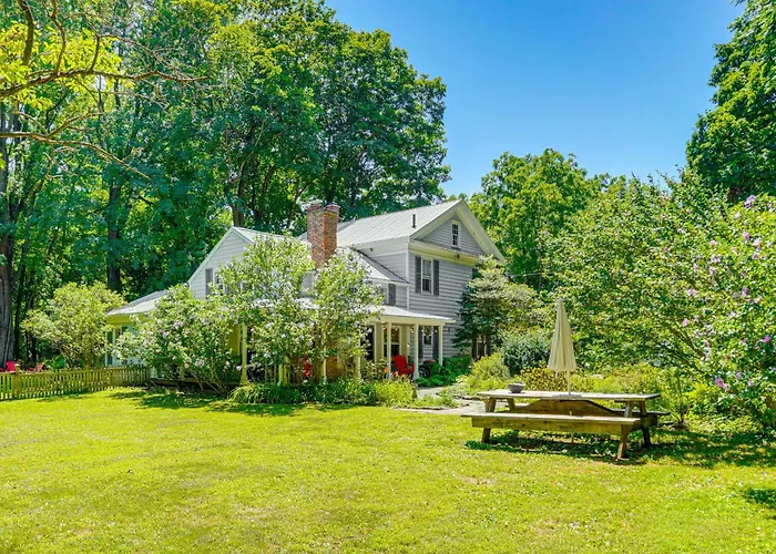 Historic Catskills Farmhouse: Ski, Hike & Relax!