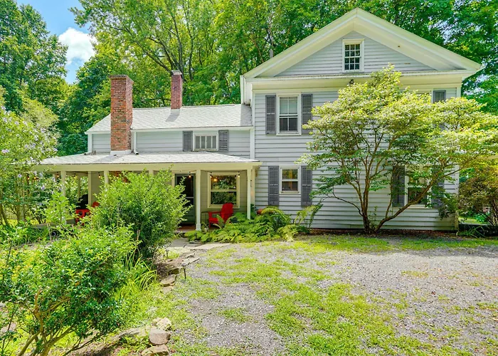 Historic Catskills Farmhouse: Ski, Hike & Relax!