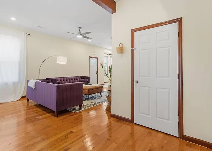 Renovated Ranch Style 6Br 4Ba Duplex Beach House