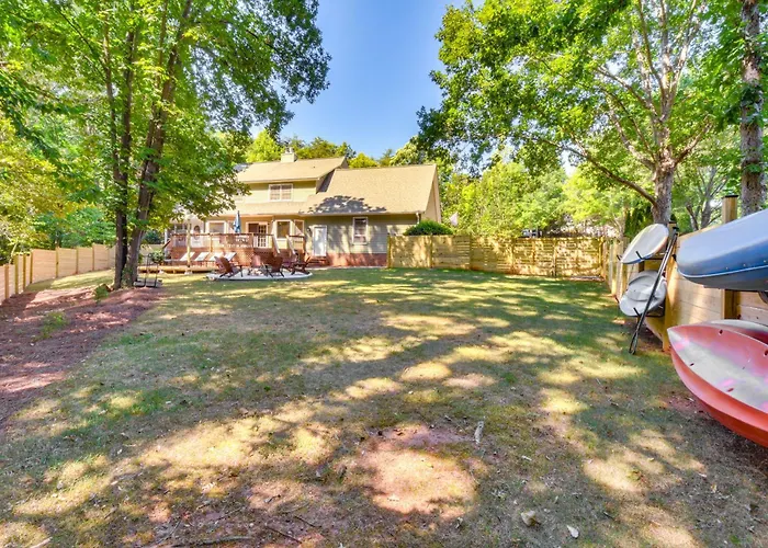 Anderson Retreat: Private Hot Tub & Kayaks!
