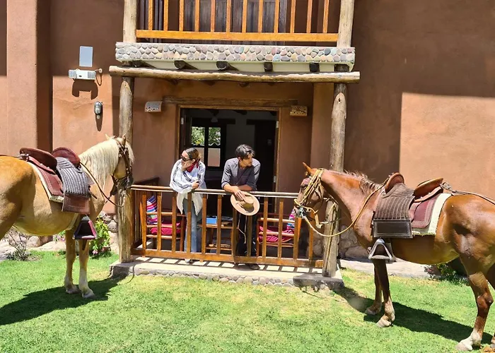 Lizzy Wasi Urubamba