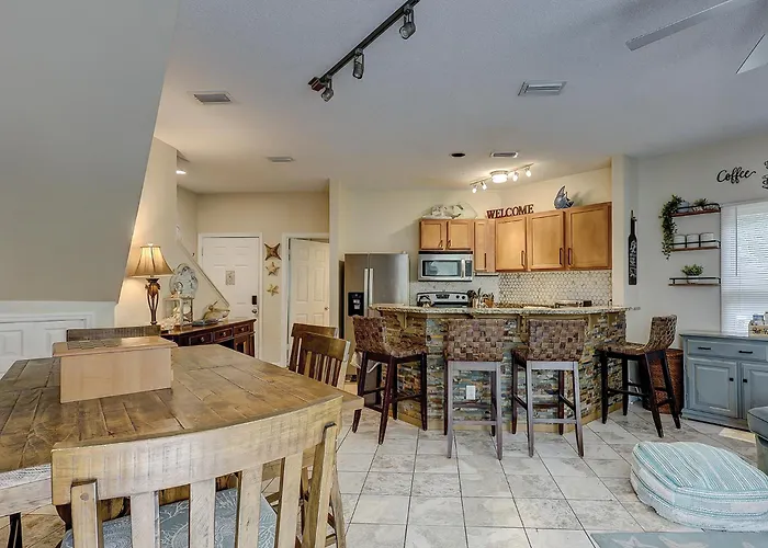 3 Bedroom 3 Ba Updated Luxury Oceanbreeze Bikes & Beach Gear Included