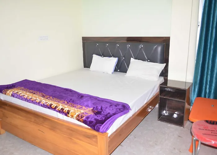 Super Hotel O Av Priya