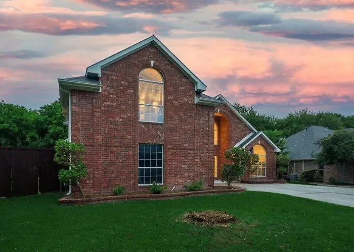 Captivating 6Br 3Ba Holiday Home With Pool & Fire Pit