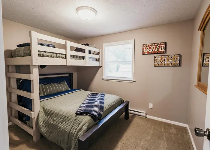 Indoor Hot-Tub! Spacious & Updated Mqt Township Home!