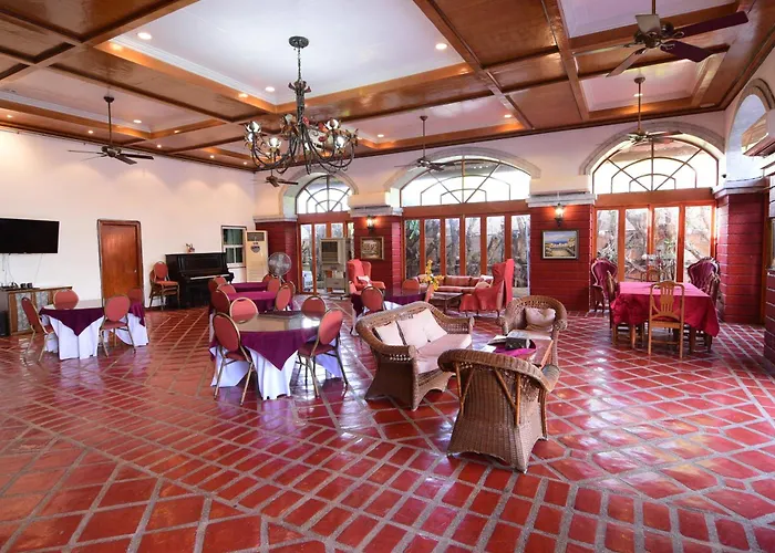 Tahanan Lakeview Hotel