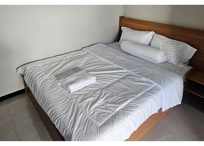 Guest House Saqeena Syariah Near Blitar Park Redpartner