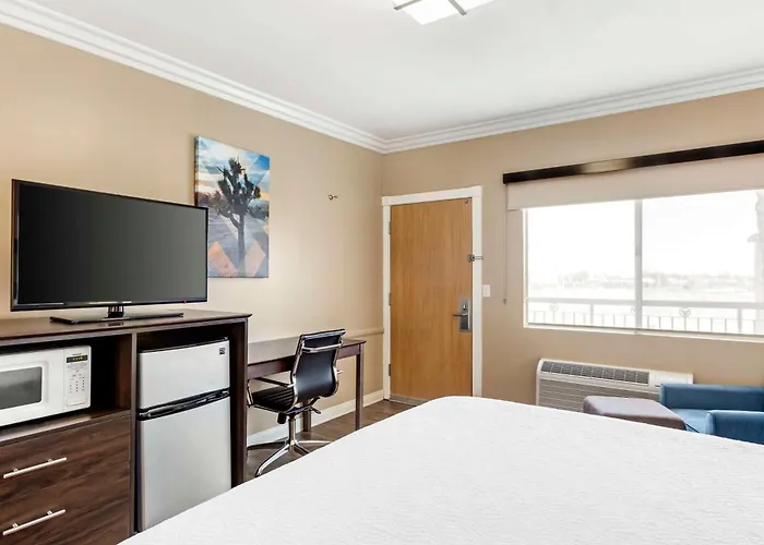 Best Western China Lake Inn