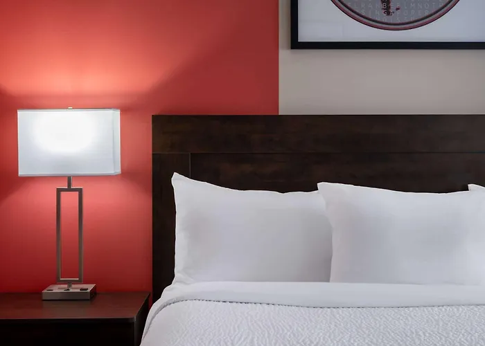 Ramada By Wyndham Thunder Bay Airlane Hotel