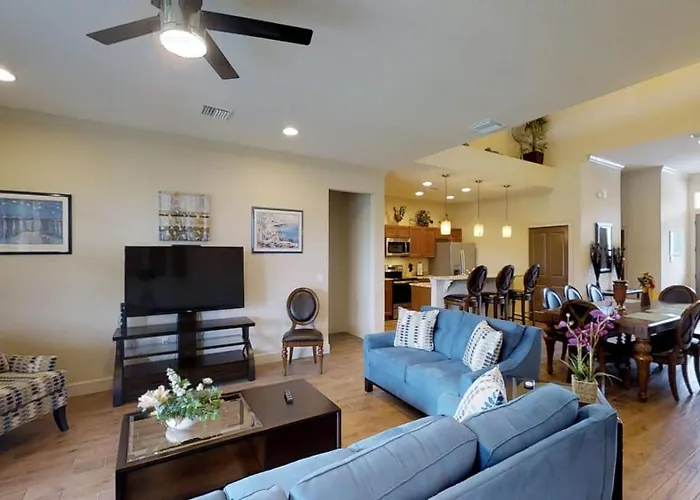 6 Bed, 4 Bath Perfect For Group Or Large Family