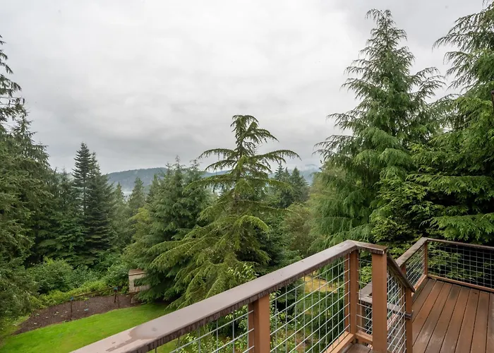 Stylish Deception Pass Retreat With Bay Views