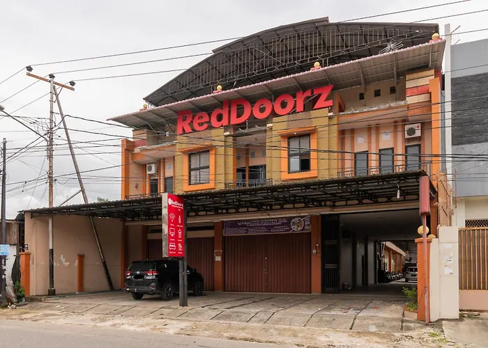 Reddoorz Syariah Near Universitas Putra Indonesia Padang