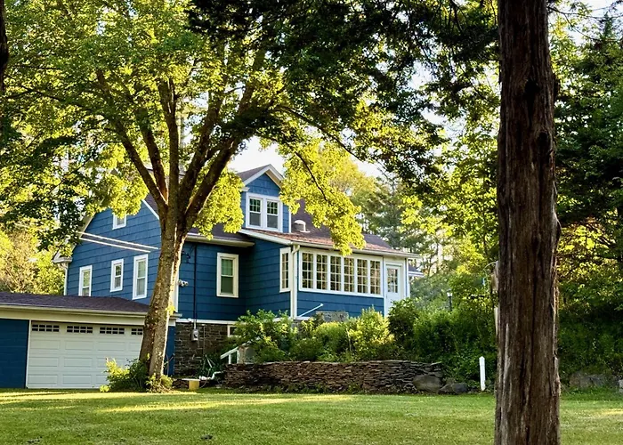 1890 Capecod Farmhouse:Charming, Private, Spacious