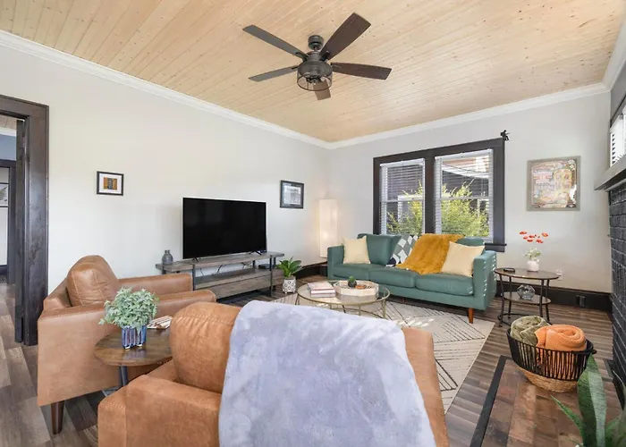Walk To State Street - Remodeled Home
