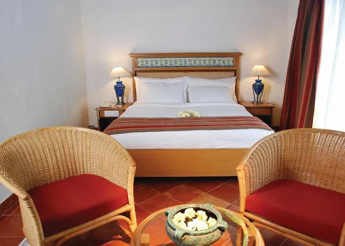Lagoon Bay Hotel At Leonia