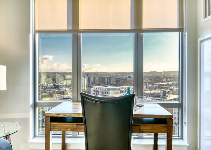 Gorgeous Apt Near Restaurants