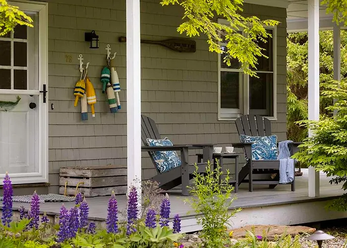 Spruce Point Inn