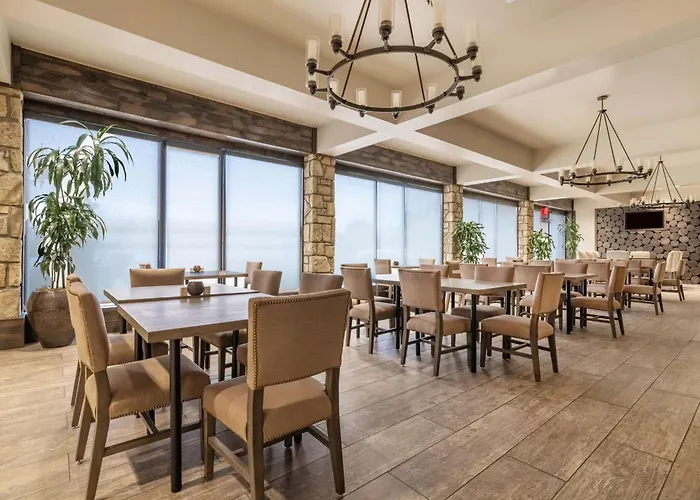 Embassy Suites By Hilton Tulsa I-44