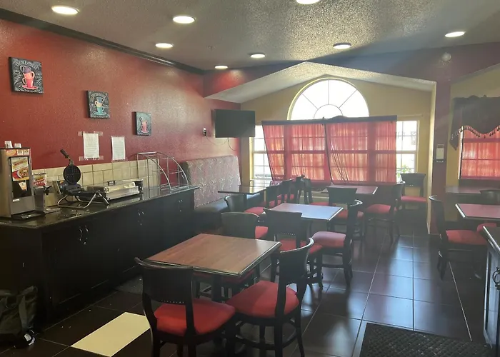 Days Inn & Suites By Wyndham Hutchinson