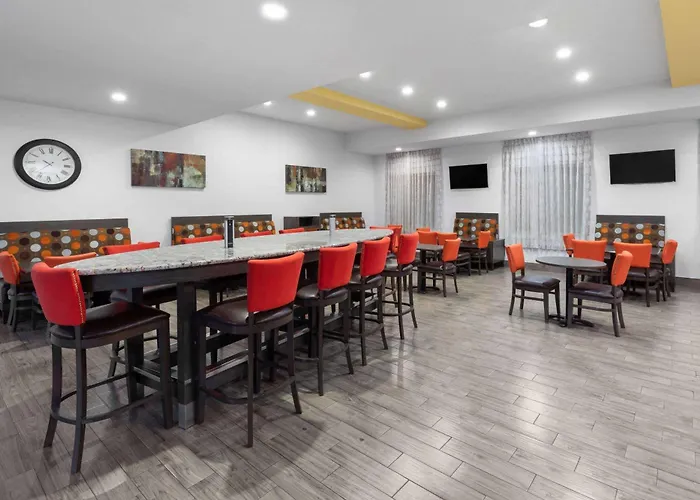 Days Inn & Suites By Wyndham Lubbock Medical Center