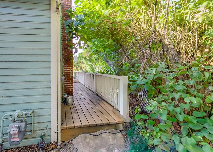Dog-Friendly 'Columbia Cottage' In Hood River!