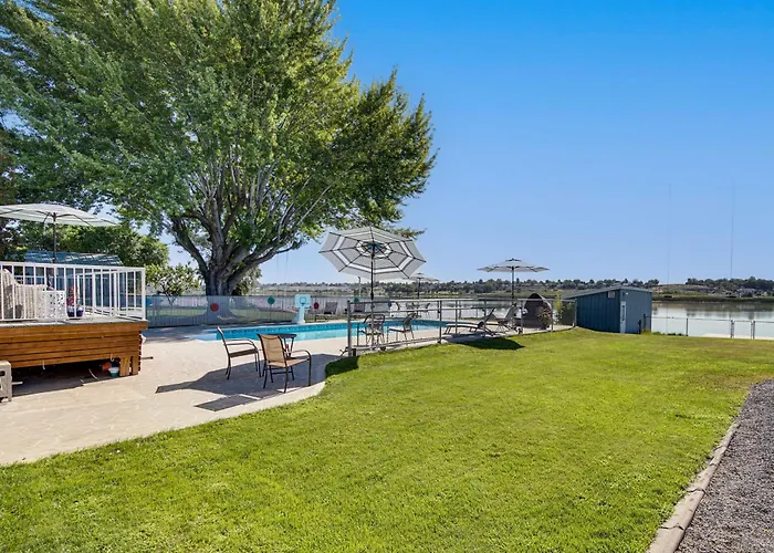 Hunting & Fishing Trip Base Camp On Moses Lake!
