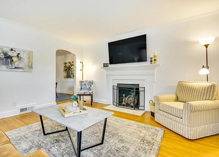 'Dogwood Cottage' W/ Fireplace: 1 Mi To University