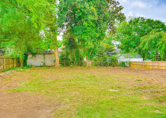 'Dogwood Cottage' W/ Fireplace: 1 Mi To University