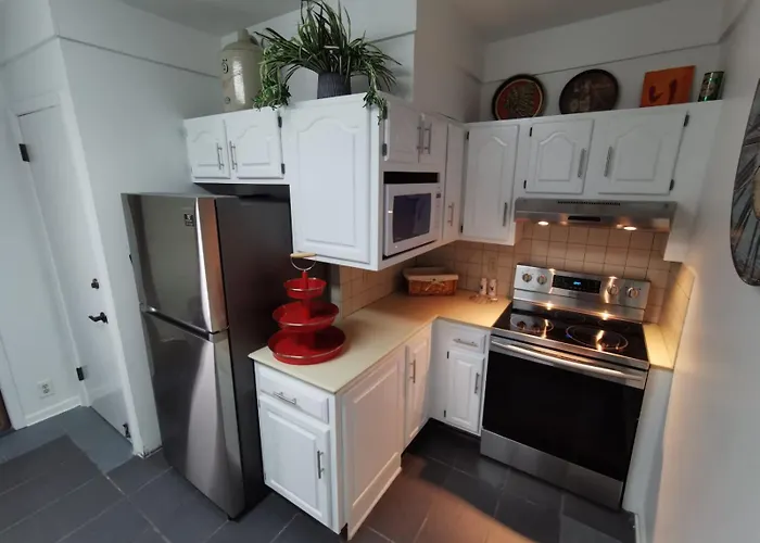 Prime Location! 4 Bedroom House Located Right Next To The Casino And The Falls
