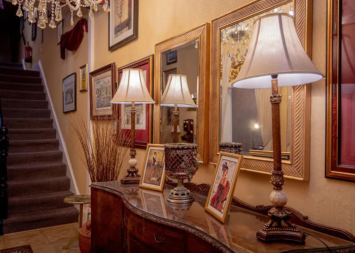 Hotel Rouge & Deco Suites