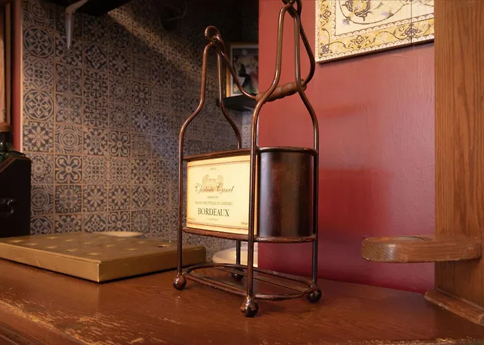 Hotel Rouge & Deco Suites