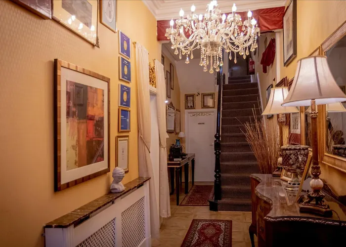 Hotel Rouge & Deco Suites