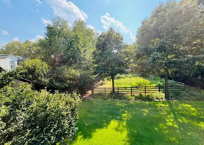 Countryside Carriage House With Pool