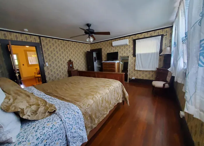 Manoa Valley Inn