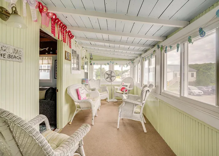 Rockport Cottage W/ Patio - Steps To Beach!