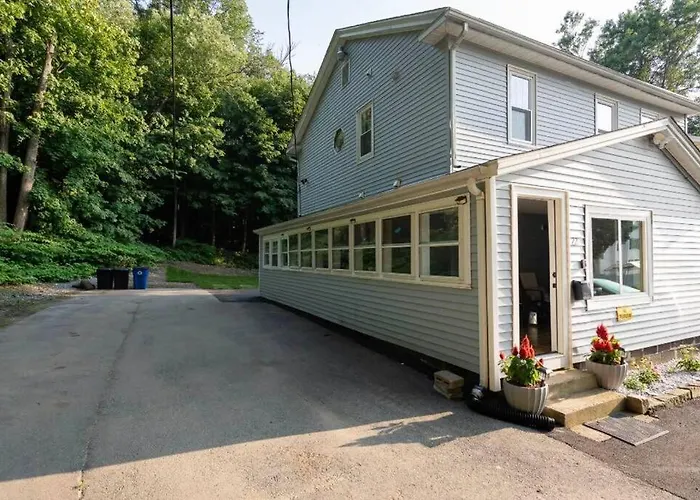 New Renovation Cozy House In Worcester