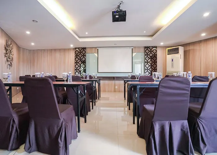 Pyrenees Malioboro Hotel