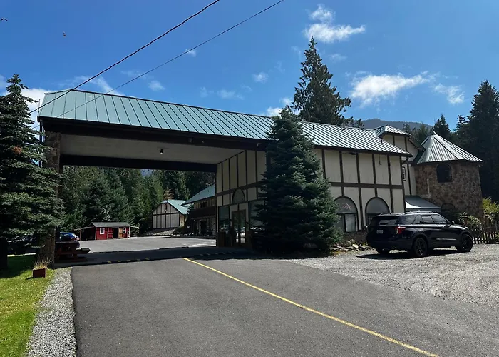 Packwood Lodge & Cabins
