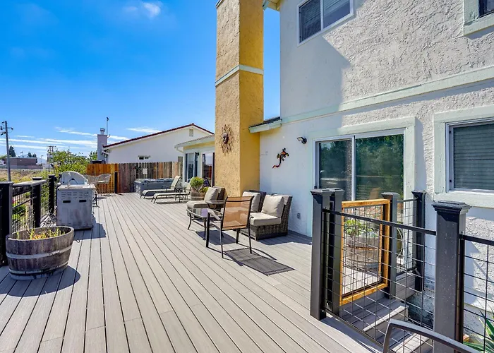 Vallejo Home W/ Spacious Deck, Hot Tub & Views