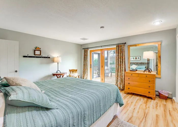 Hot Tub, Wineries, Mtn Views: Palisade Home!
