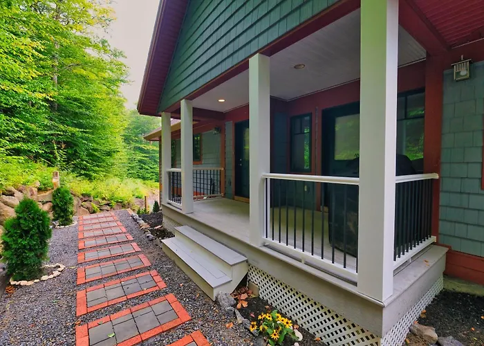 Huge 7Br Mountain Lodge Hot Tub & Putting Green