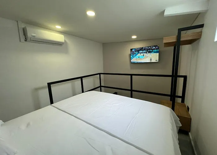 Hotel La Fabrica Cerca Al Aeropuerto