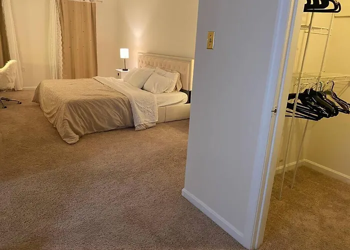 5 Bedrooms, 7 Beds, Free Parking, Private Entry,