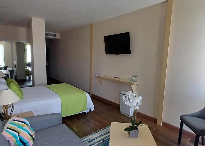 Hotel Puerto Limón CR