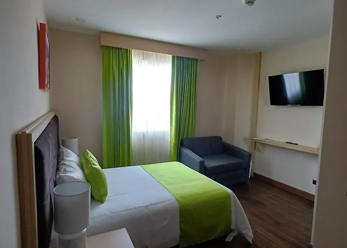 Hotel Puerto Limón CR